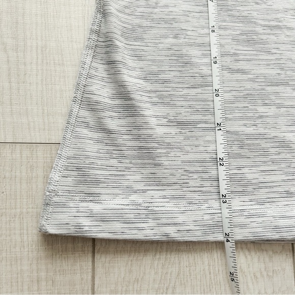Lululemon light grey workout tank top - Picture 5 of 7